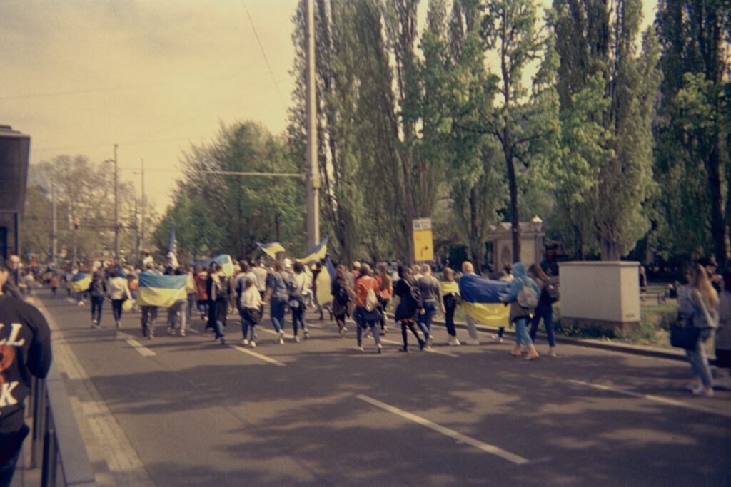 Eine Fotografie einer Demonstration.